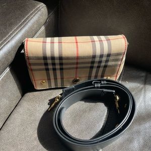 Burberry cross body bag.(: